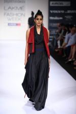 Model walk the ramp for Shift,Payal Khandwala,Roma Narsinghani show at Lakme Fashion Week Day 2 on 4th Aug 2012 (140).JPG